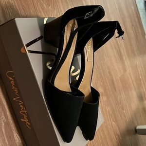 Crown vintage point black heel